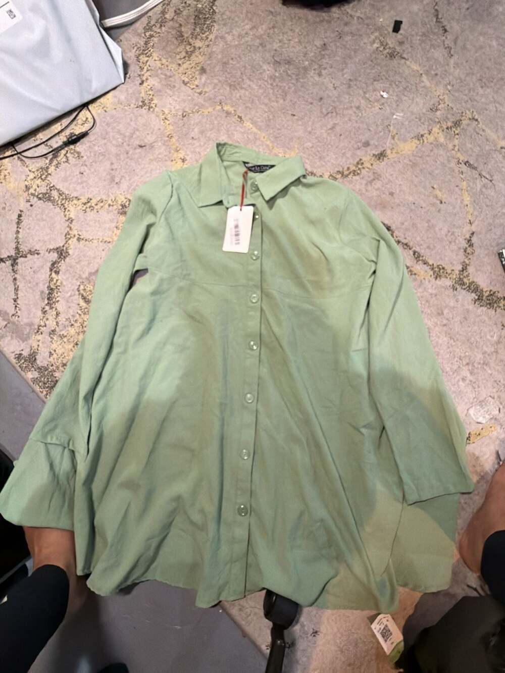 Por La Cara Women's Sage Green Long Sleeve Button-Down Shirt